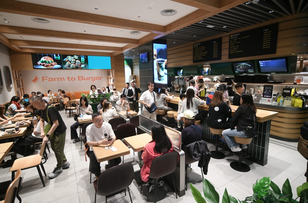 启德零售馆推动“票尾经济”,多间食肆人声鼎沸。 启德零售馆推动“票尾经济”,多间食肆人声鼎沸。