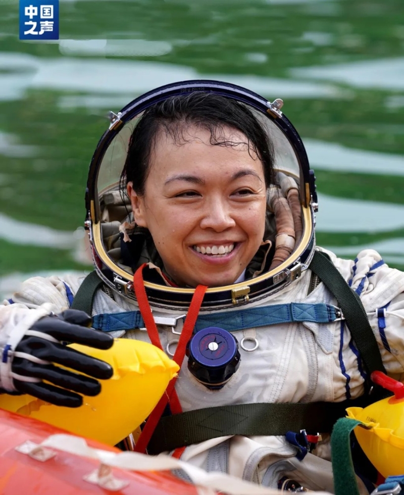 黎家盈经长时间刻苦训练才能成为香港首名太空人。 黎家盈经长时间刻苦训练才能成为香港首名太空人。