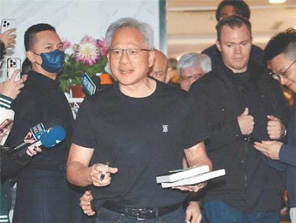 黄仁勋抵达中国台湾:英伟达史上最强“核弹”新品即将量产