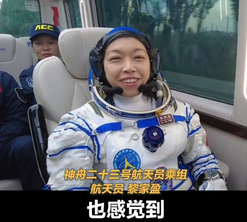 黎家盈先用普通话说:“感觉良好,也感到了大家的热情啦。” 黎家盈先用普通话说:“感觉良好,也感到了大家的热情啦。”