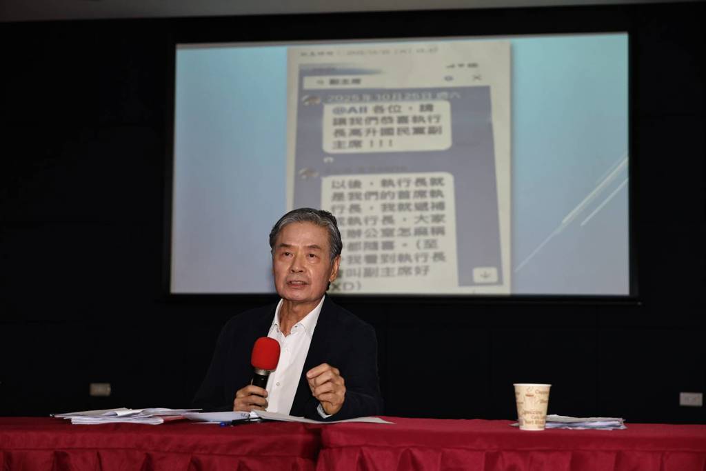 金溥聪25日出面说明马英九基金会近期的纷争,并出示多张照片及对话纪录。 金溥聪25日出面说明马英九基金会近期的纷争,并出示多张照片及对话纪录。