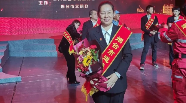 山东烟台“最美女律师“车祸去世成热话 山东烟台“最美女律师“车祸去世成热话