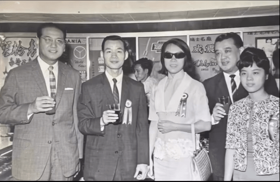1964年开幕当日,“凤凰女”郭瑞贞也被邀请到来剪彩。 1964年开幕当日,“凤凰女”郭瑞贞也被邀请到来剪彩。
