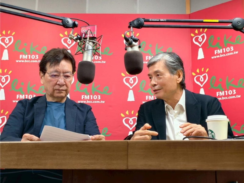 金溥聪(右)27日接受媒体人赵少康专访。28日再次接受赵少康电视访问。 金溥聪(右)27日接受媒体人赵少康专访。28日再次接受赵少康电视访问。