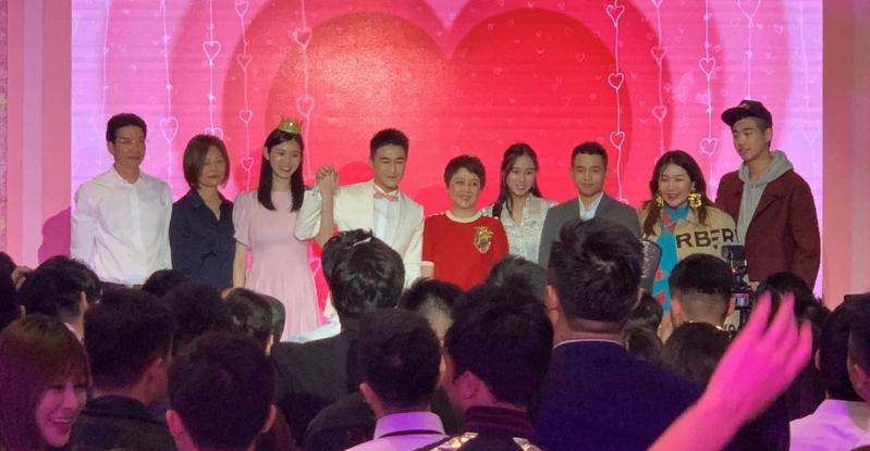 四太梁安琪、家姐何超盈与姐夫、哥哥何猷亨、妹妹何超欣,全家总动员出动见证。 四太梁安琪、家姐何超盈与姐夫、哥哥何猷亨、妹妹何超欣,全家总动员出动见证。