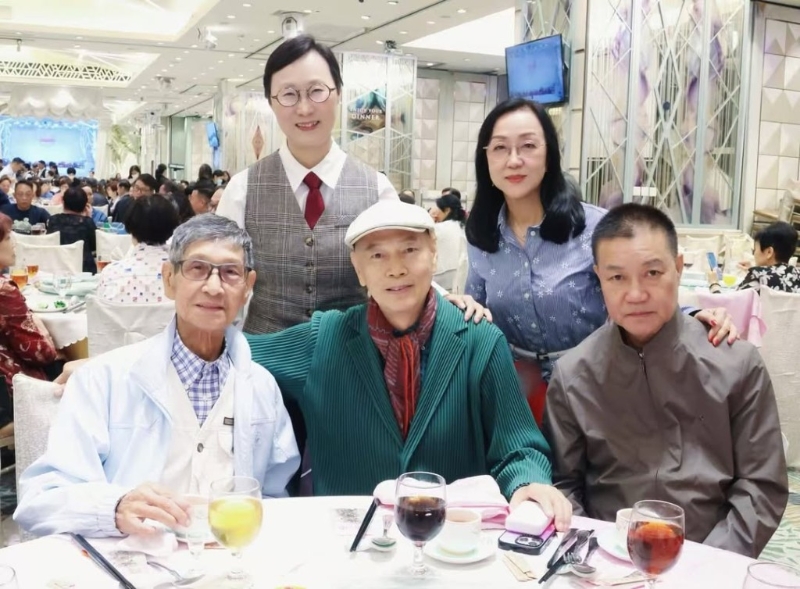 罗家英贴出与刘洵合照悼念。 罗家英贴出与刘洵合照悼念。