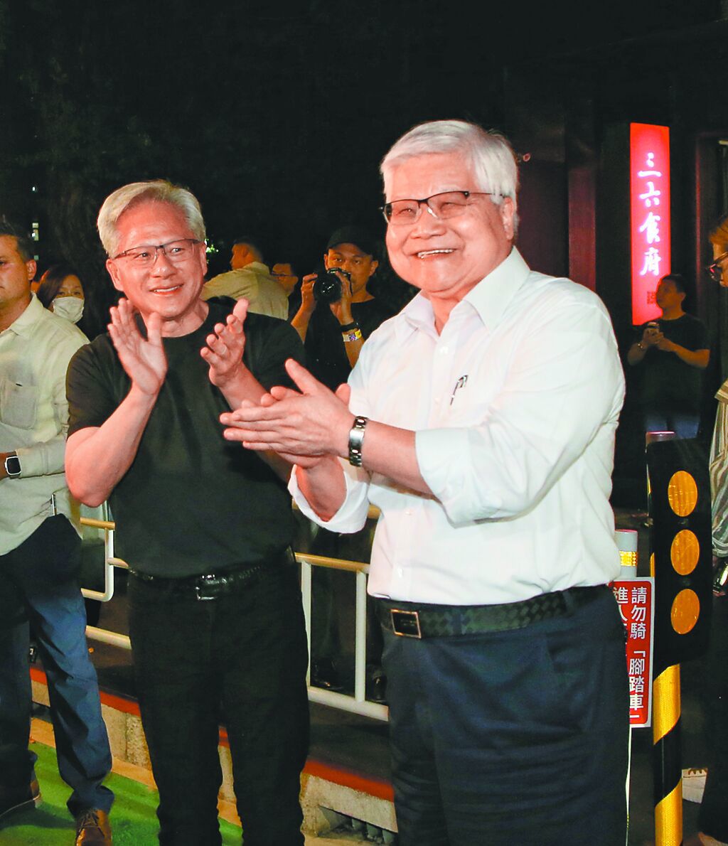 台积电董事长魏哲家自爆曾问英伟达共同创办人暨执行长黄仁勋AI需求炸裂为何不早讲 台积电董事长魏哲家自爆曾问英伟达共同创办人暨执行长黄仁勋AI需求炸裂为何不早讲