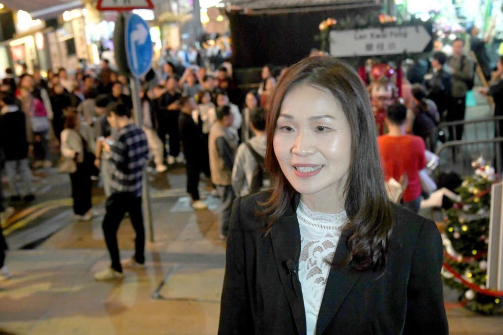 兰桂坊协会总监张素媚预计,世界杯进入关键赛事阶段后,个别日子生意额可能较平日有2成或以上提升。 兰桂坊协会总监张素媚预计,世界杯进入关键赛事阶段后,个别日子生意额可能较平日有2成或以上提升。