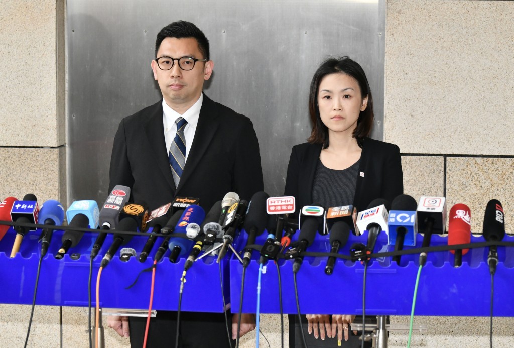 新界北总区高级警司(刑事)邓翊几(左)及廉政公署执行处首席调查主任罗贝雯(右)。 新界北总区高级警司(刑事)邓翊几(左)及廉政公署执行处首席调查主任罗贝雯(右)。
