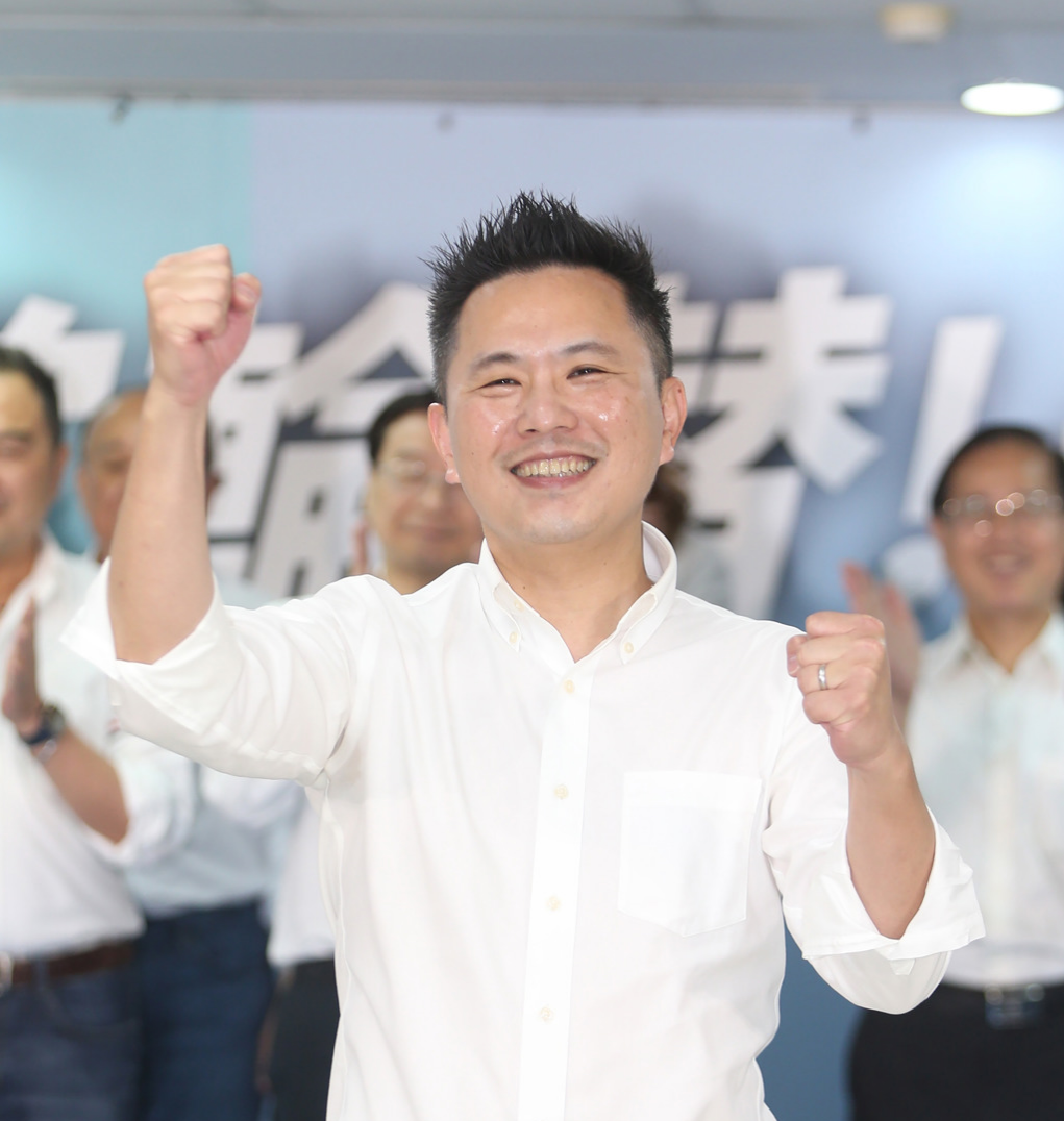 陈以信 陈以信