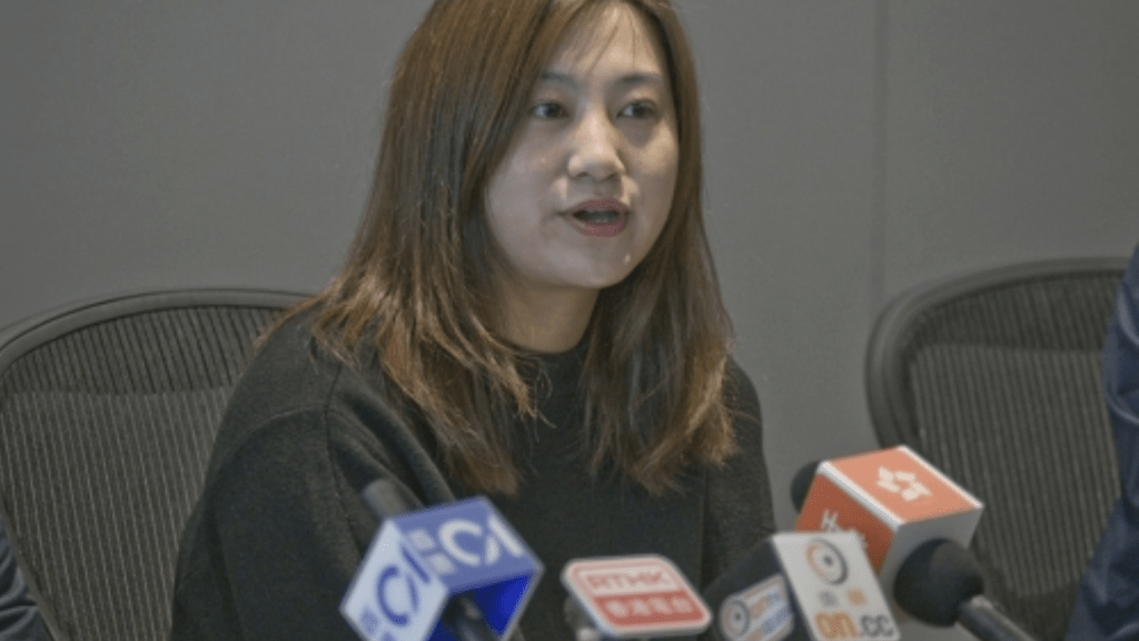 据悉,被捕人包括前区议员黄文萱。 据悉,被捕人包括前区议员黄文萱。